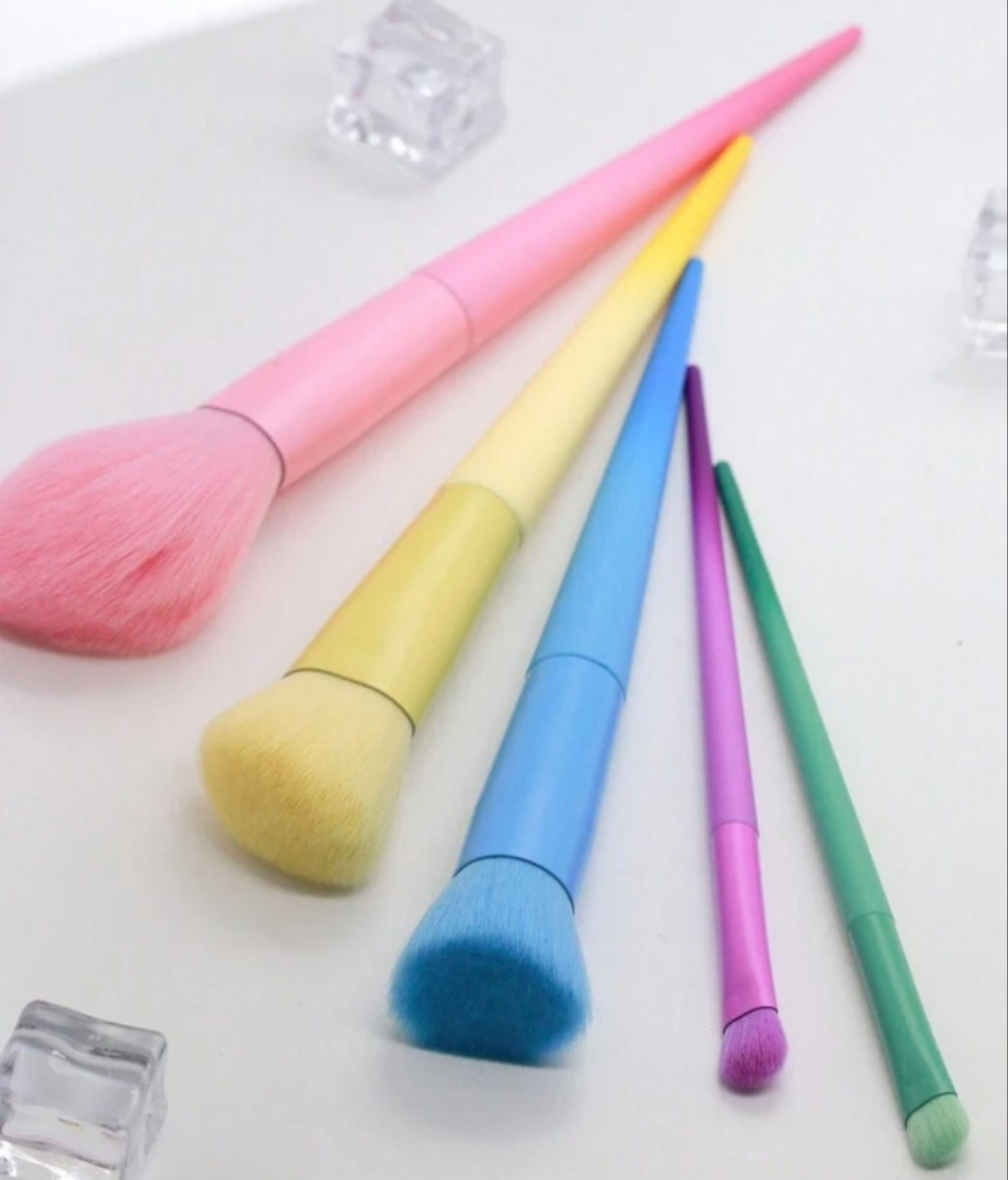 17Pc Colorful Makeup Brush, Color Series Eyeshadow Brush, Powder Brush, Nose Shadow Brush, Colorful Brush Makeup Tool with cocomoney makeup bag and free gifts