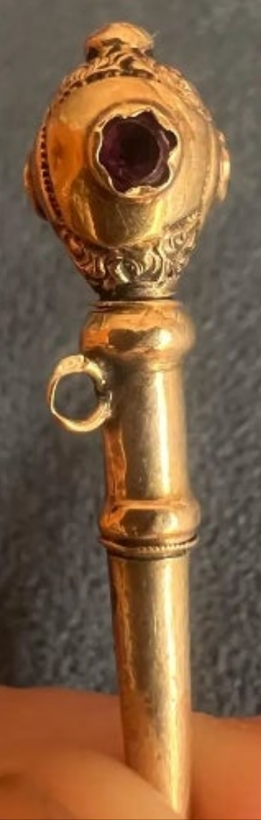 8k Gold French golden engraved pocket watch key that would look great even just as a pendant on a proper chain. It has delicate engravings on the top and three surrounded small ruby stones .