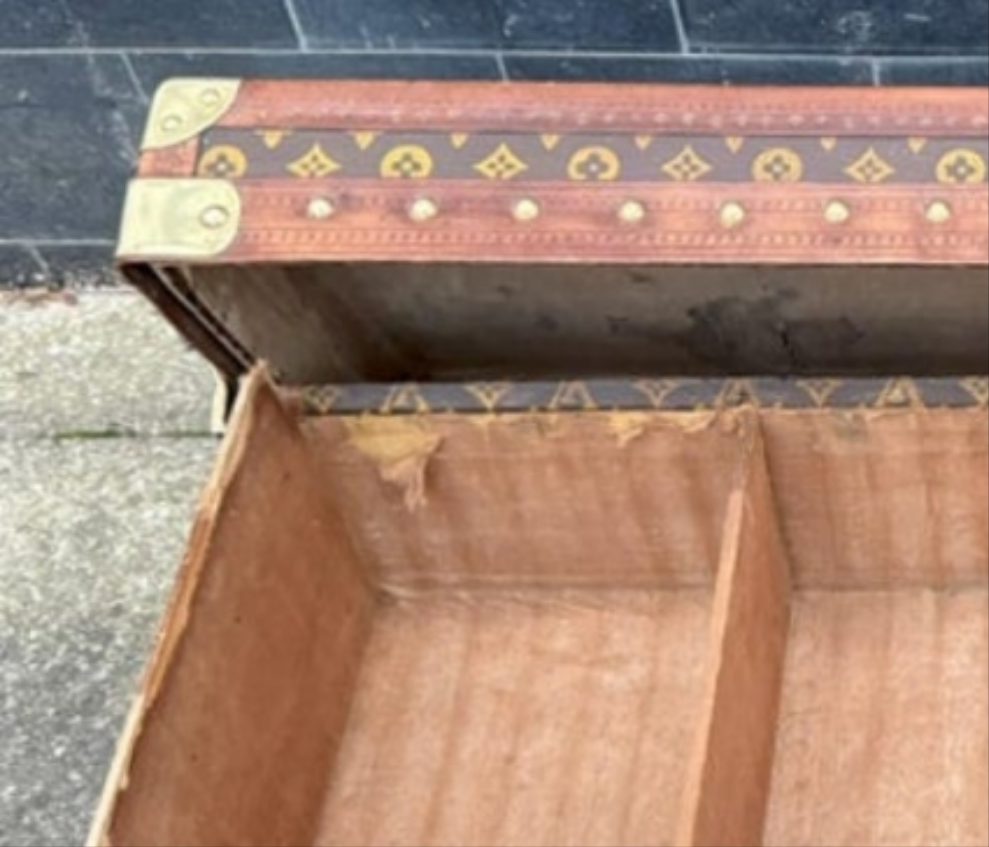 Antique 1910 Louis Vuitton Britannica encyclopaedia Trunk with the original encyclopaedias