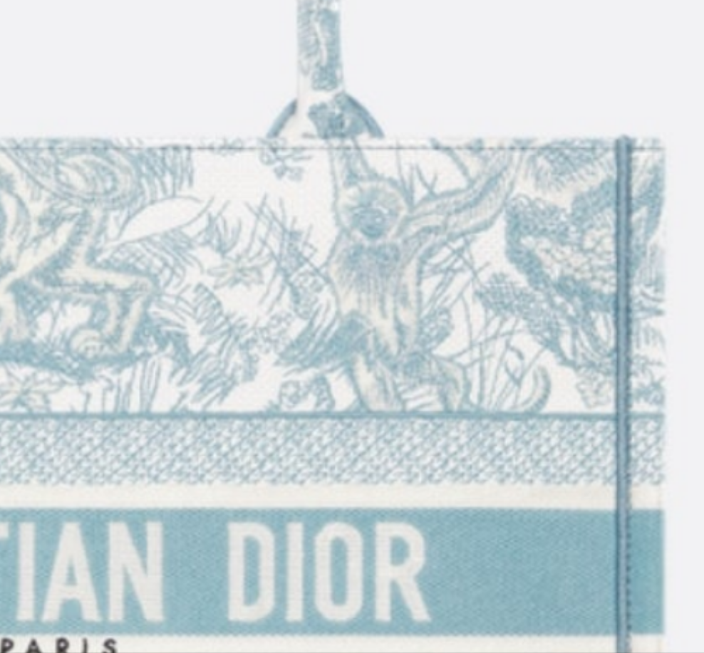 Medium Dior Book Tote
White and Yarrow Pink Toile de Jouy Sauvage Embroidery (36 x 27.5 x 16.5 cm)