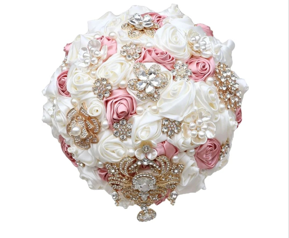 Handmade Rose Foral Rhinestone Pendant Pearl Decor Bridal Bouquet Luxury Gold Rhinestone Artificial Flowers Bouquet for WeddingHandmade Rose Foral Rhinestone Pendant Pearl Decor Bridal Bouquet Luxury Gold Rhinestone Artificial Flowers Bouquet for Wedding