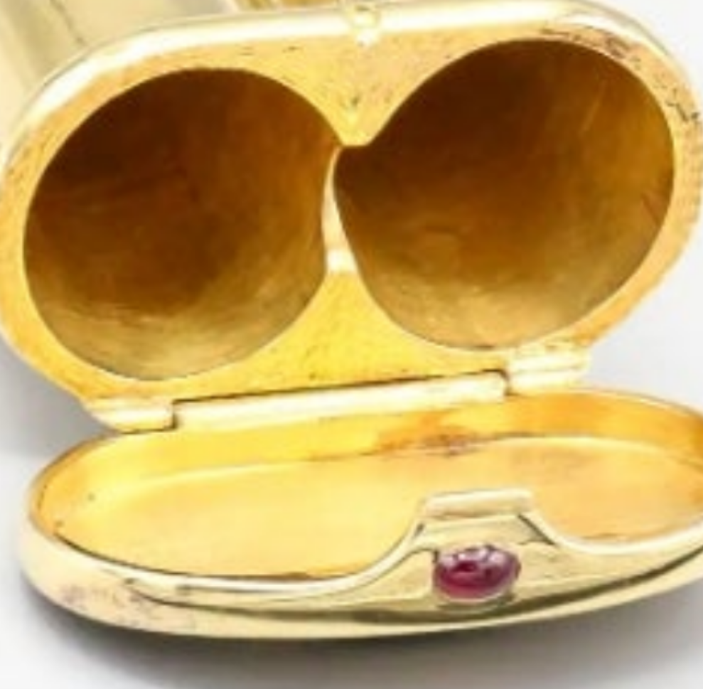 18k Gold Sonia A. Ruby and 18 Karat Yellow Gold Cigar Case Box. cabochon ruby.