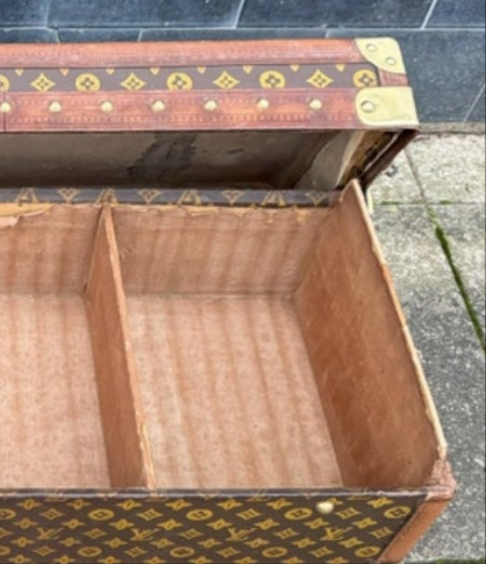 Antique 1910 Louis Vuitton Britannica encyclopaedia Trunk with the original encyclopaedias