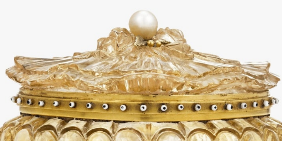Stunning Carved Citrine Pill Box