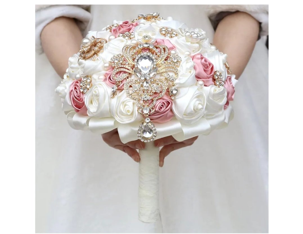 Handmade Rose Foral Rhinestone Pendant Pearl Decor Bridal Bouquet Luxury Gold Rhinestone Artificial Flowers Bouquet for WeddingHandmade Rose Foral Rhinestone Pendant Pearl Decor Bridal Bouquet Luxury Gold Rhinestone Artificial Flowers Bouquet for Wedding