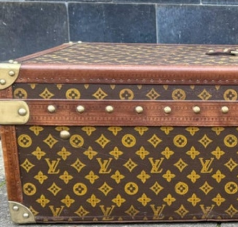 Antique 1910 Louis Vuitton Britannica encyclopaedia Trunk with the original encyclopaedias