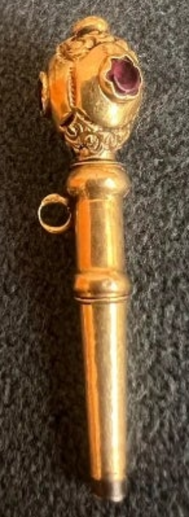 8k Gold French golden engraved pocket watch key that would look great even just as a pendant on a proper chain. It has delicate engravings on the top and three surrounded small ruby stones .