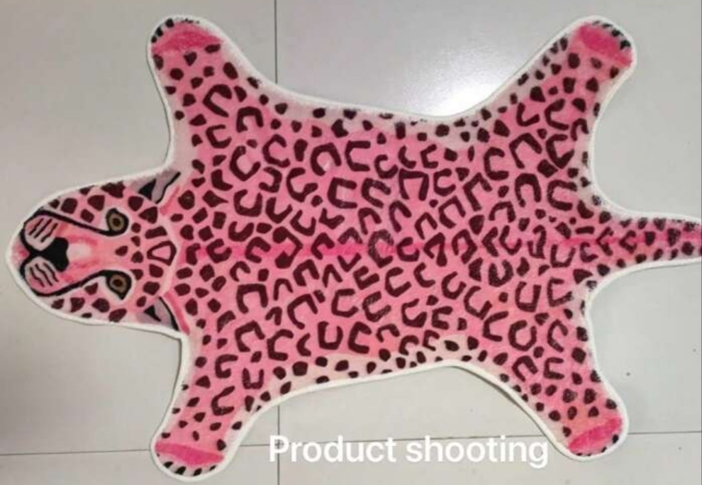 1pc Plush Pink Leopard Print Floor Mat - Asymmetrical Shape Carpet, Soft Plush Texture, Machine Washable, Home Decor Suitable For Living Room, Bedroom, Bathroom, Kitchen, Room Decoration (Handcrafted Asymmetric
