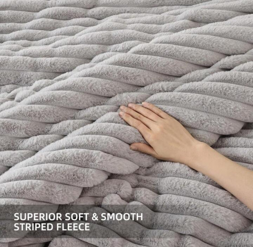 Fluffy Queen Comforter Set 3 Pieces - Fleece Fluffy Comforter Queen Set, Luxury Fuzzy Queen Bed Set, Soft & Warm Bed Comforter Queen All Season, Heavy Queen Bedding With 2 Pillow Cases 90×90inches