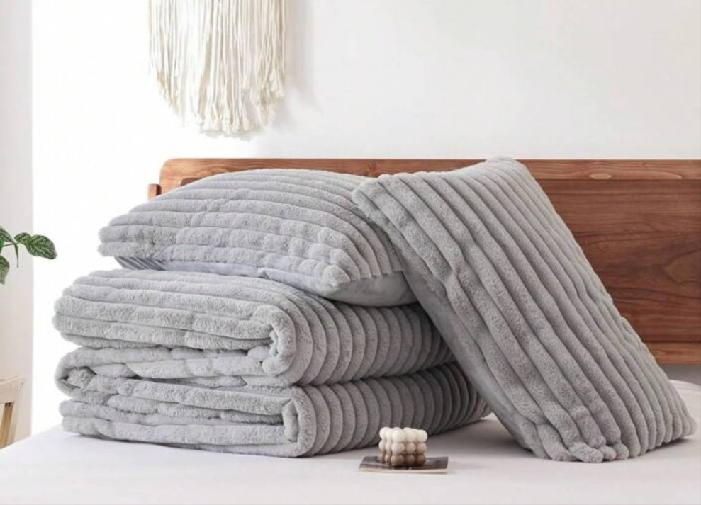Fluffy Queen Comforter Set 3 Pieces - Fleece Fluffy Comforter Queen Set, Luxury Fuzzy Queen Bed Set, Soft & Warm Bed Comforter Queen All Season, Heavy Queen Bedding With 2 Pillow Cases 90×90inches