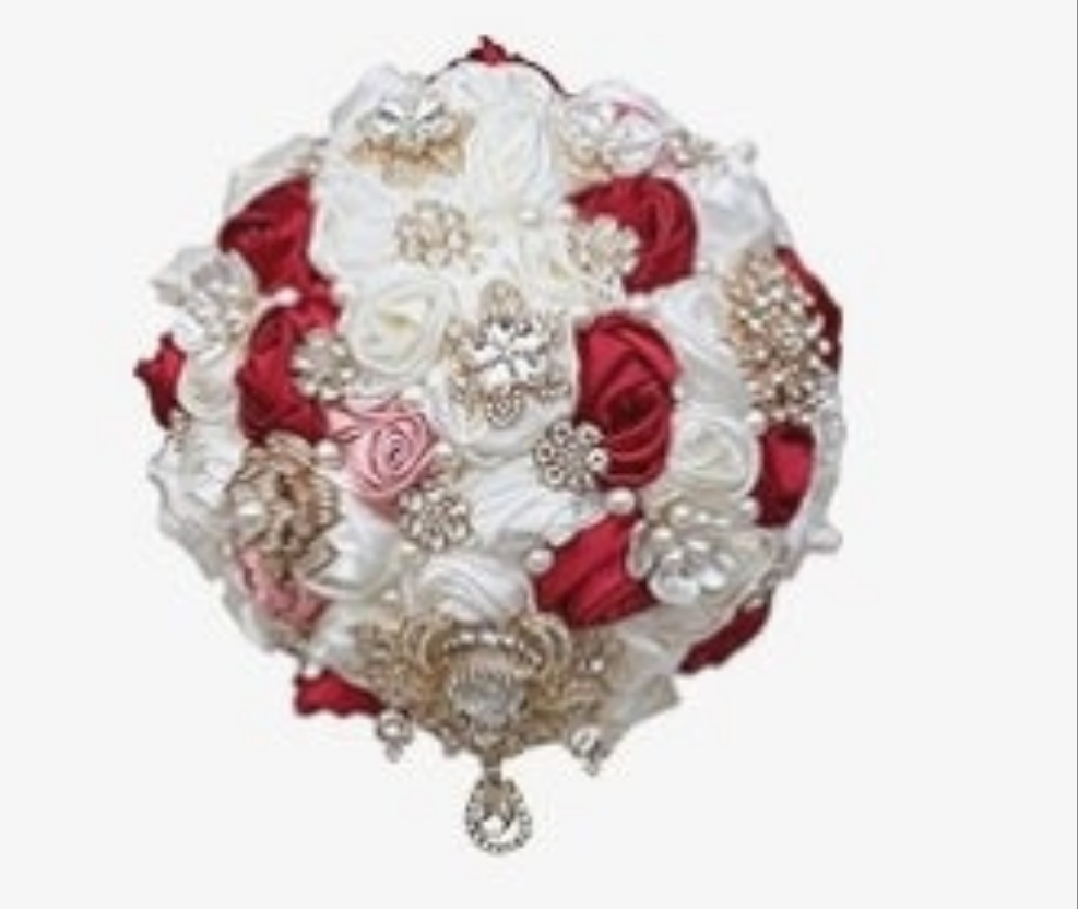 Handmade Rose Foral Rhinestone Pendant Pearl Decor Bridal Bouquet Luxury Gold Rhinestone Artificial Flowers Bouquet for WeddingHandmade Rose Foral Rhinestone Pendant Pearl Decor Bridal Bouquet Luxury Gold Rhinestone Artificial Flowers Bouquet for Wedding