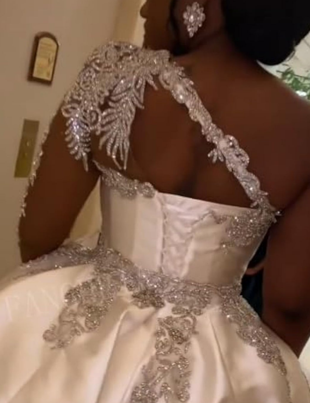 One Shoulder Satin Wedding Dresses Long Sleeve Mermaid Crystals Beaded Bridal Wedding Gowns with Slit