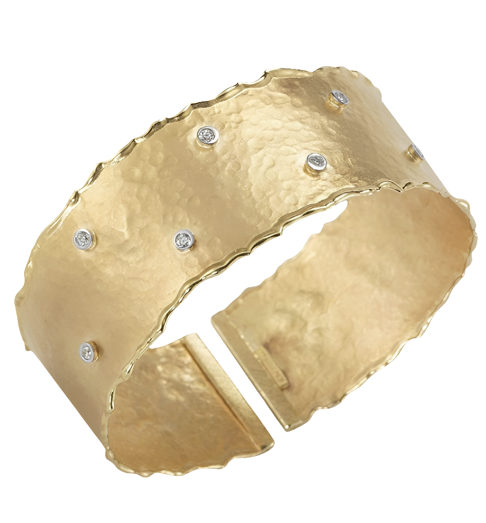 COCOMONEY 14K Yellow Gold 0.14ct TDW Diamond Accent Hammered-finish Cuff Bracelet