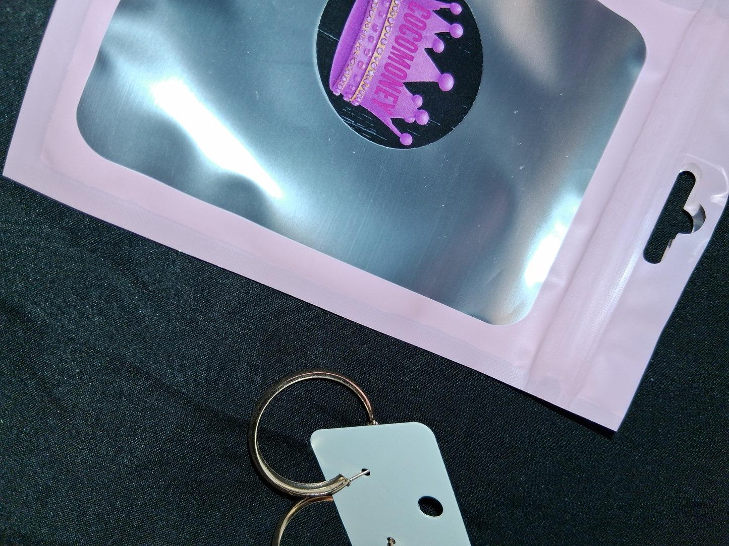 COCOMONEY EARRINGS BEAUTY AND ELEGANCE POSSIBLE MATERIALS PLASTIC RESIN METAL