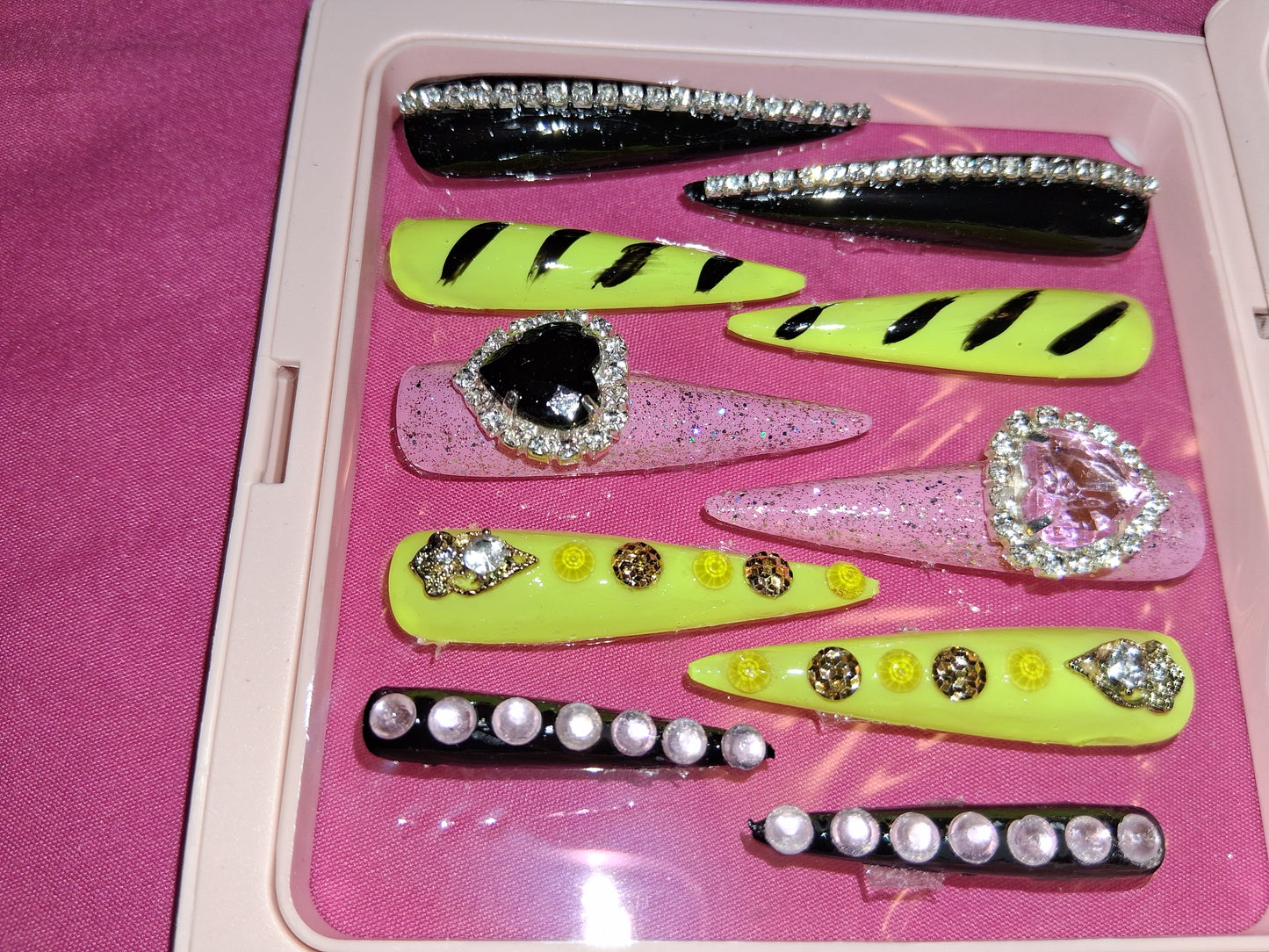 COCOMONEY NAILS CUSTOM 1 OF 1 GLUE ON PRESS ON COMES WITH FREE GIFTS #p24