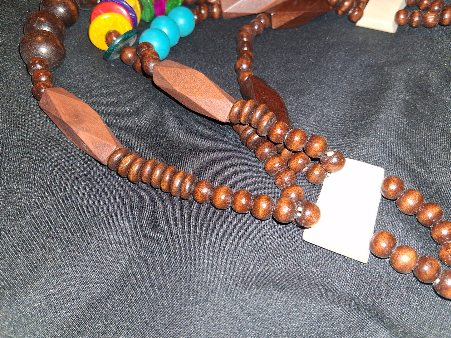 COCOMONEY NECKLACE WOOD 32IN
