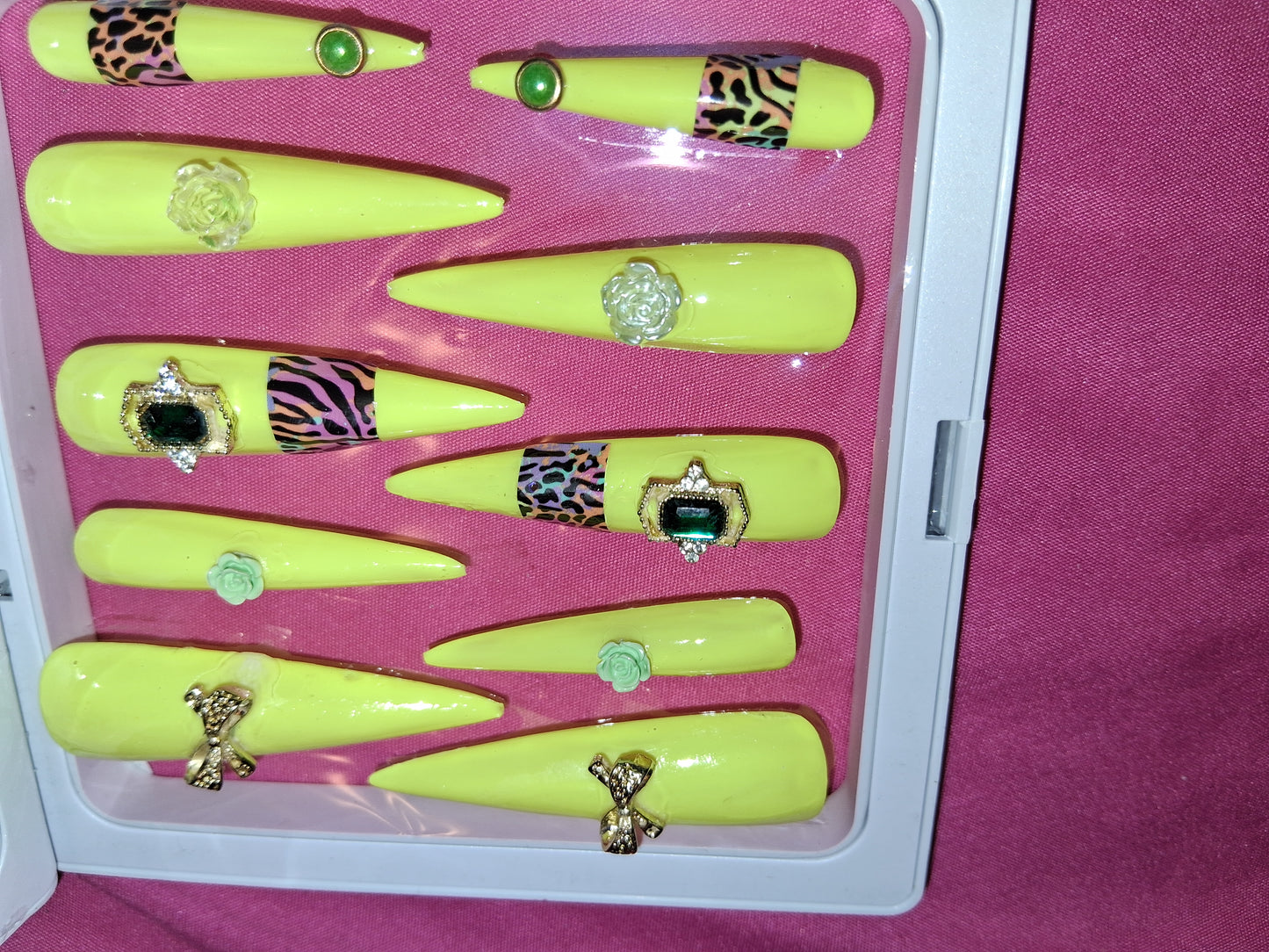 COCOMONEY NAILS CUSTOM 1 OF 1 GLUE ON PRESS ON COMES WITH FREE GIFTS #p21