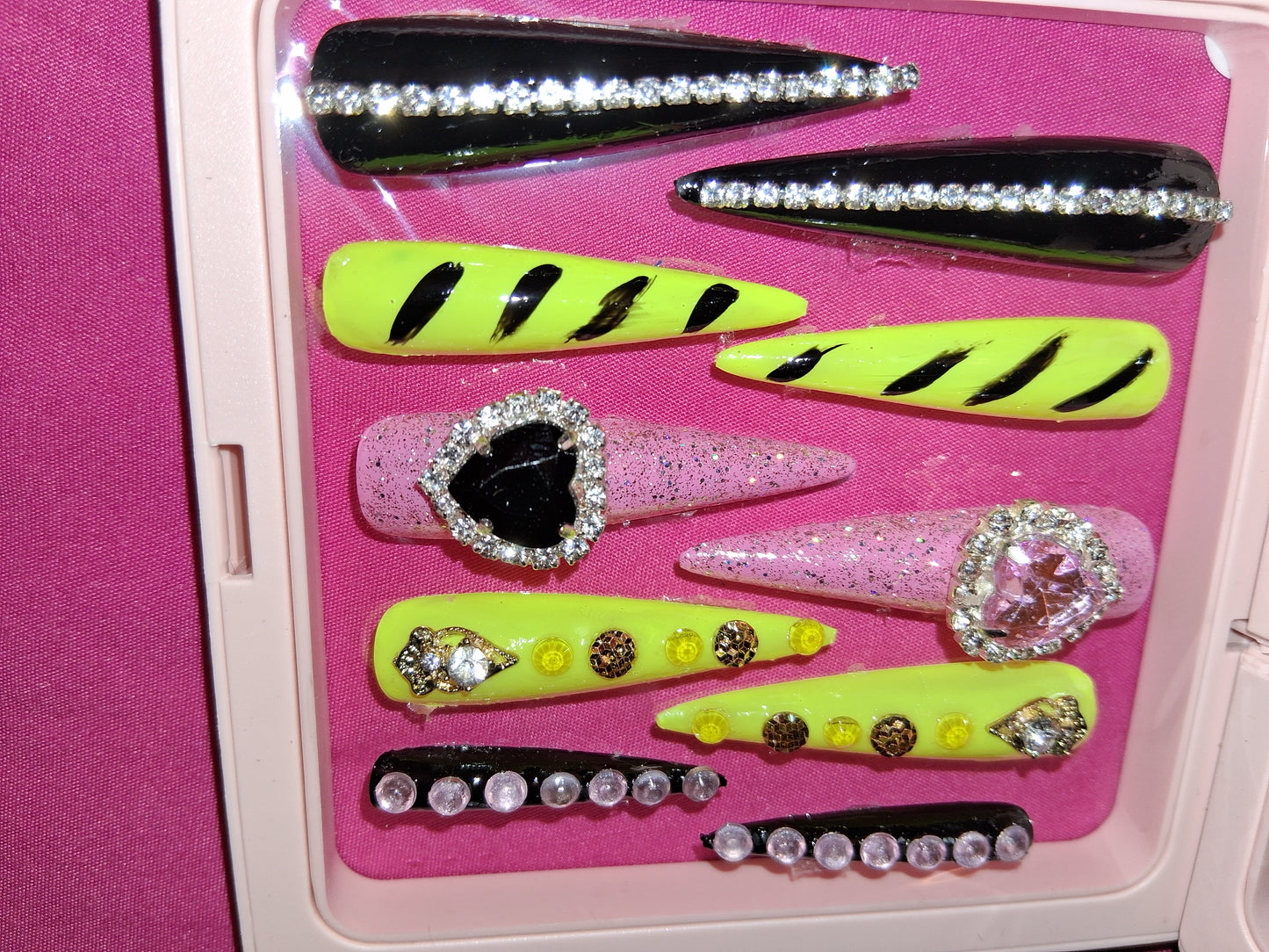COCOMONEY NAILS CUSTOM 1 OF 1 GLUE ON PRESS ON COMES WITH FREE GIFTS #p24