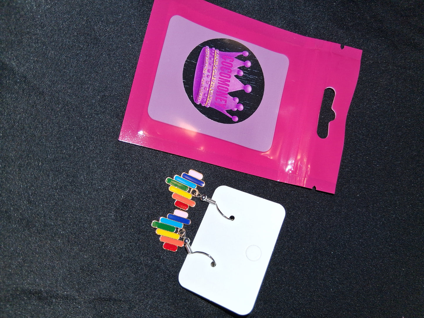 COCOMONEY EARRINGS BEAUTY AND ELEGANCE POSSIBLE MATERIALS PLASTIC RESIN METAL