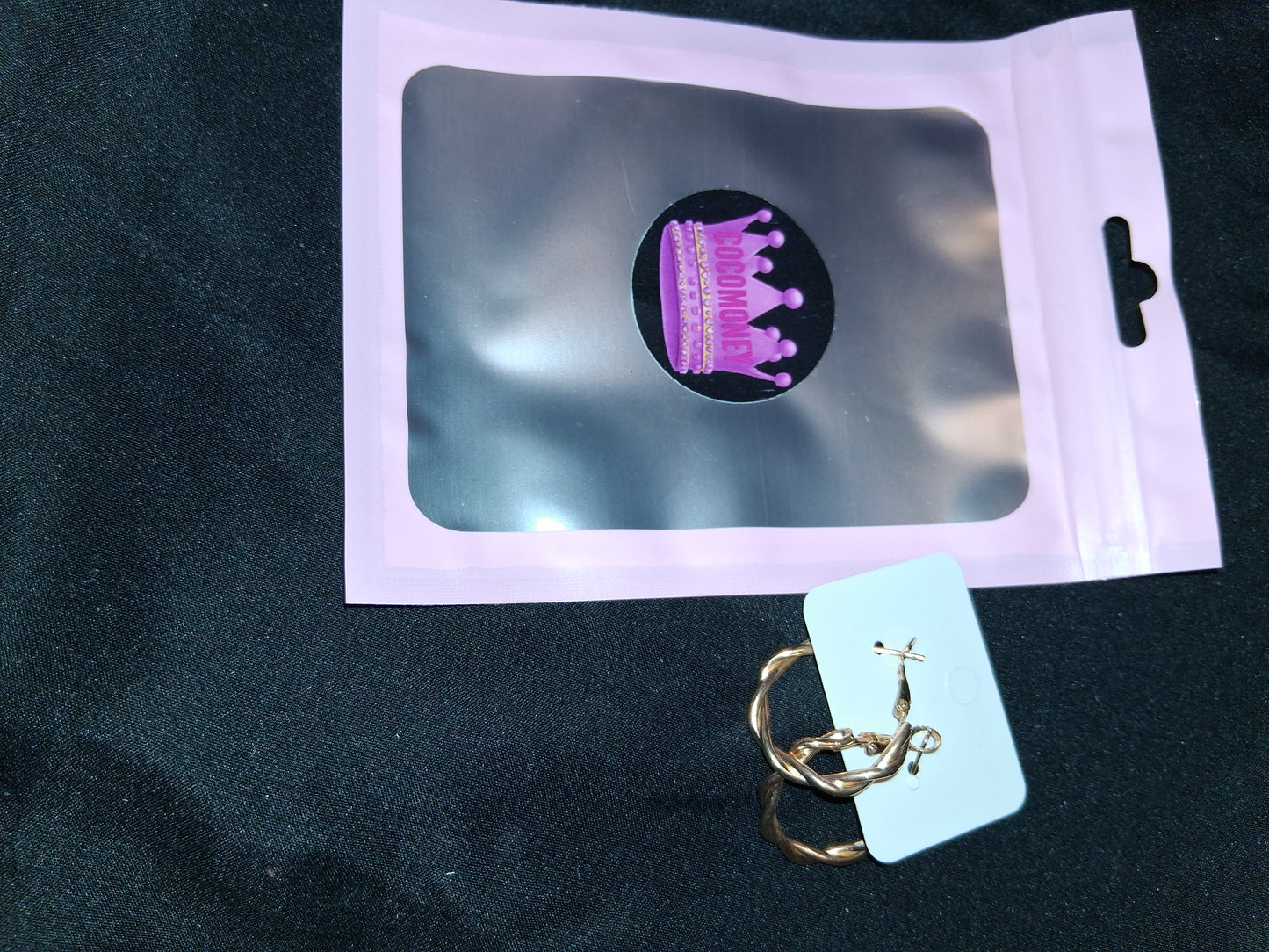 COCOMONEY EARRINGS BEAUTY AND ELEGANCE POSSIBLE MATERIALS PLASTIC RESIN METAL