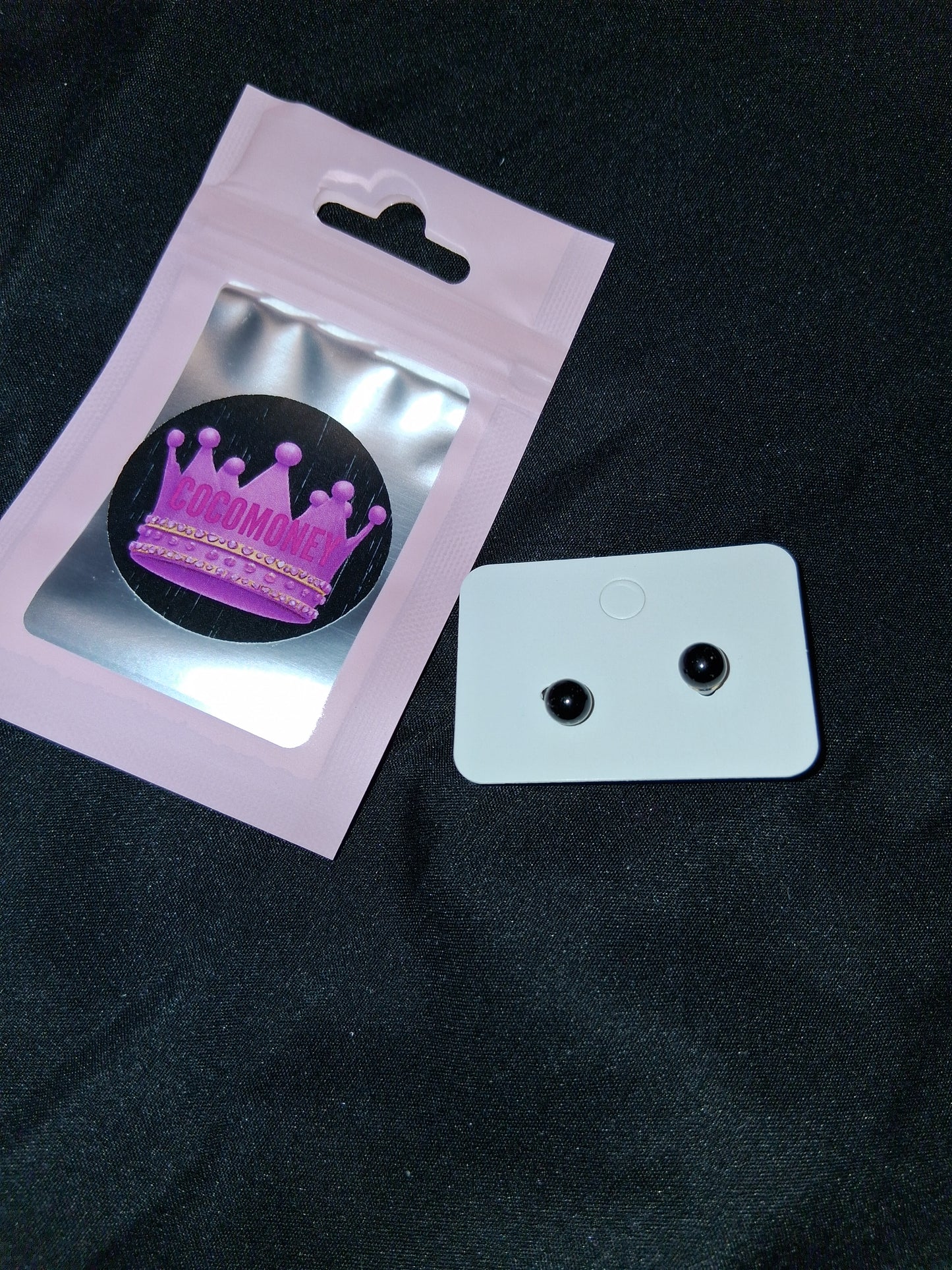 COCOMONEY EARRINGS BEAUTY AND ELEGANCE POSSIBLE MATERIALS PLASTIC RESIN METAL