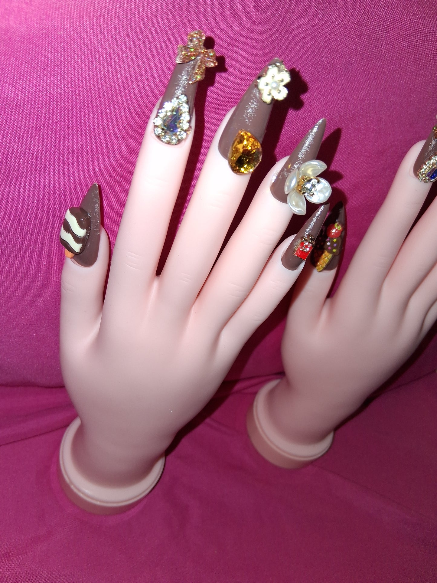 COCOMONEY NAILS CUSTOM 1 OF 1 GLUE ON PRESS ON COMES WITH FREE GIFTS #o1