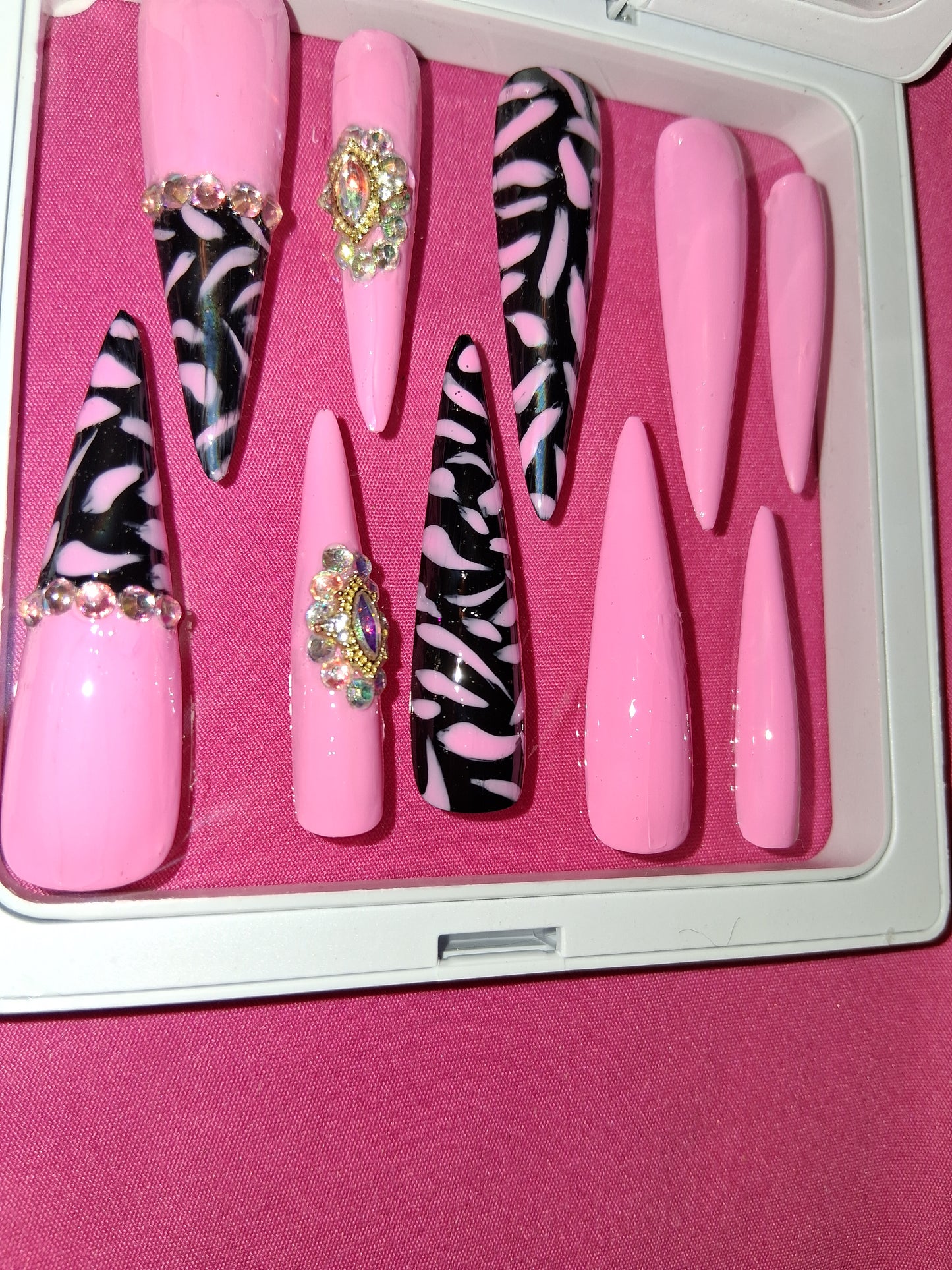 COCOMONEY NAILS CUSTOM 1 OF 1 GLUE ON PRESS ON COMES WITH FREE GIFTS #p25