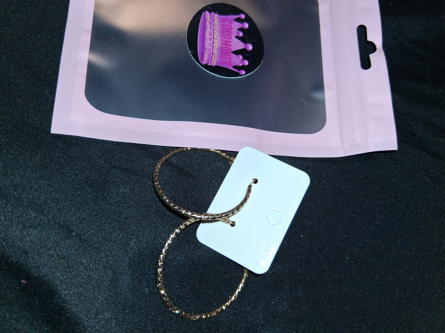 COCOMONEY EARRINGS BEAUTY AND ELEGANCE POSSIBLE MATERIALS PLASTIC RESIN METAL medium size hoops
