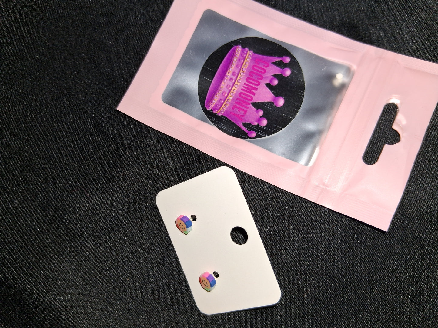 COCOMONEY EARRINGS BEAUTY AND ELEGANCE POSSIBLE MATERIALS PLASTIC RESIN METAL