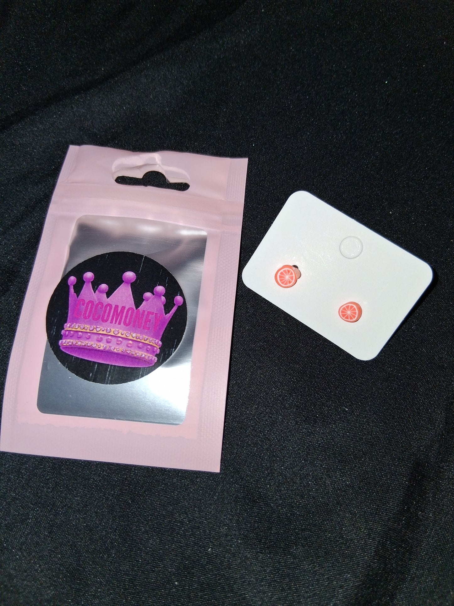COCOMONEY EARRINGS BEAUTY AND ELEGANCE POSSIBLE MATERIALS PLASTIC RESIN METAL