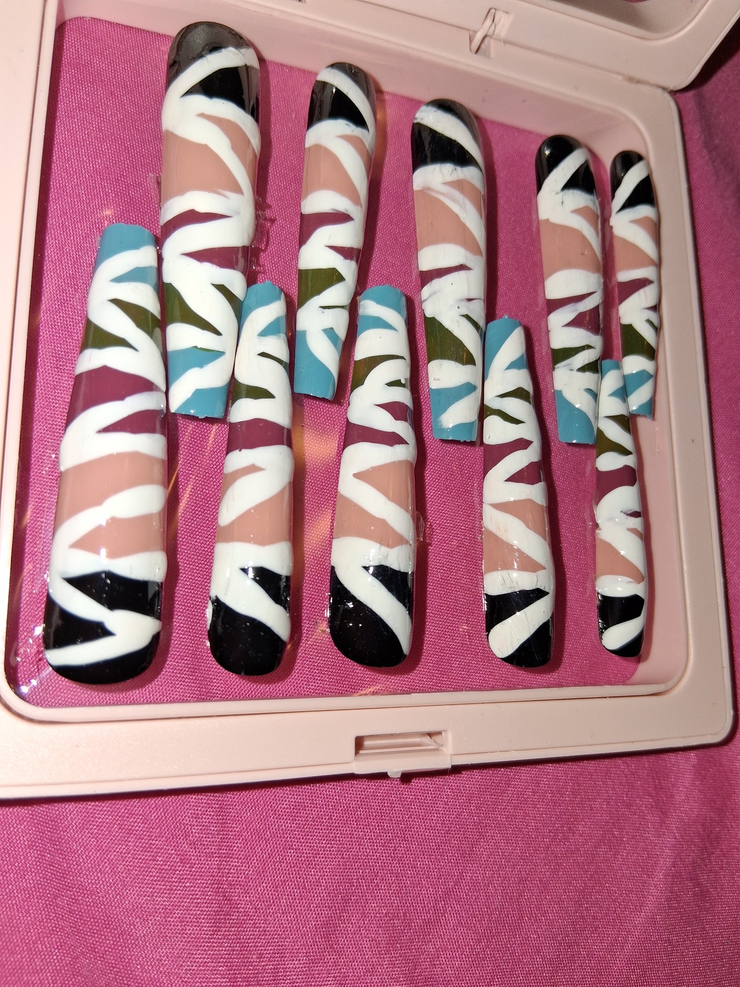 COCOMONEY NAILS CUSTOM 1 OF 1 GLUE ON PRESS ON COMES WITH FREE GIFTS #p52