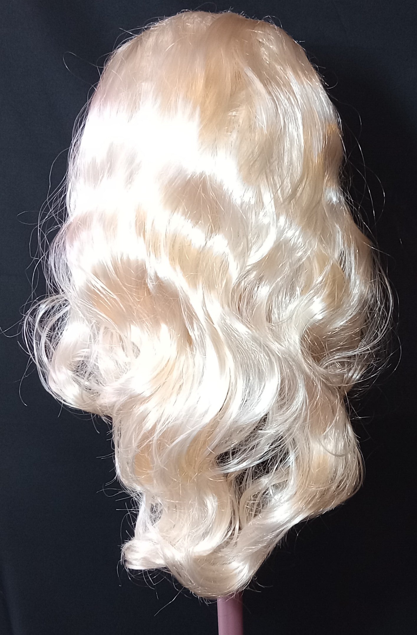COCOMONEY WIG BLONDE CURLY WAVY SILKY LOOK SYNTHETIC BEAUTY