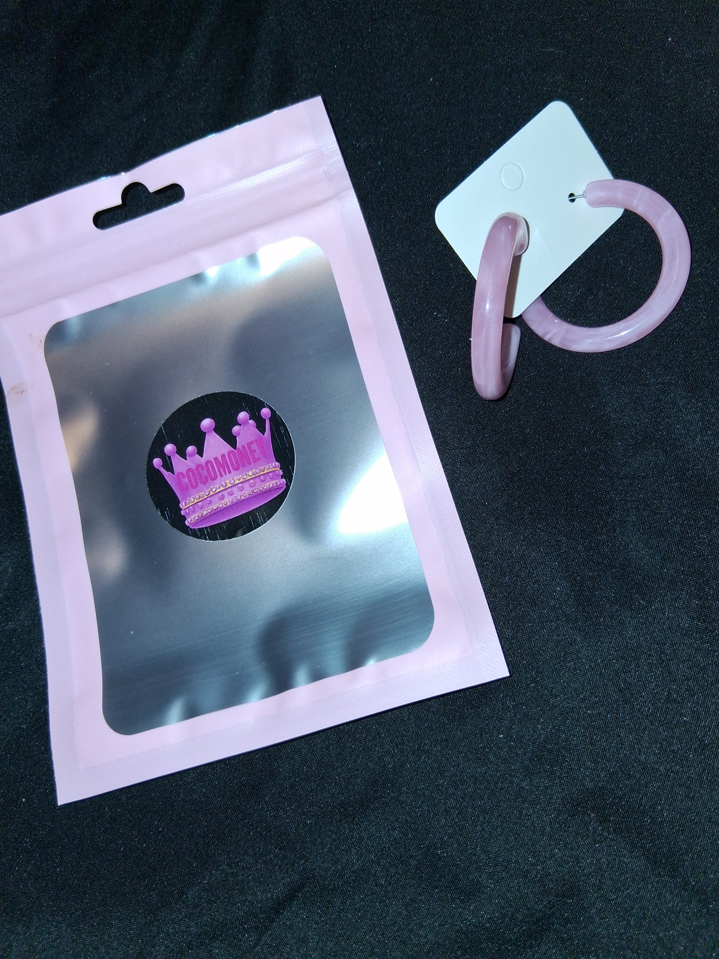COCOMONEY EARRINGS BEAUTY AND ELEGANCE POSSIBLE MATERIALS PLASTIC RESIN METAL medium size hoops