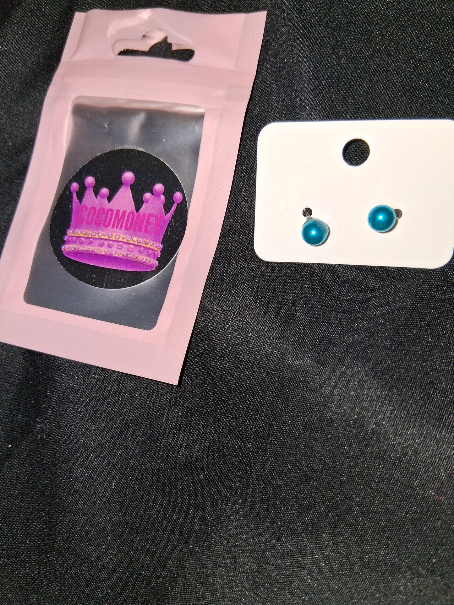COCOMONEY EARRINGS BEAUTY AND ELEGANCE POSSIBLE MATERIALS PLASTIC RESIN METAL