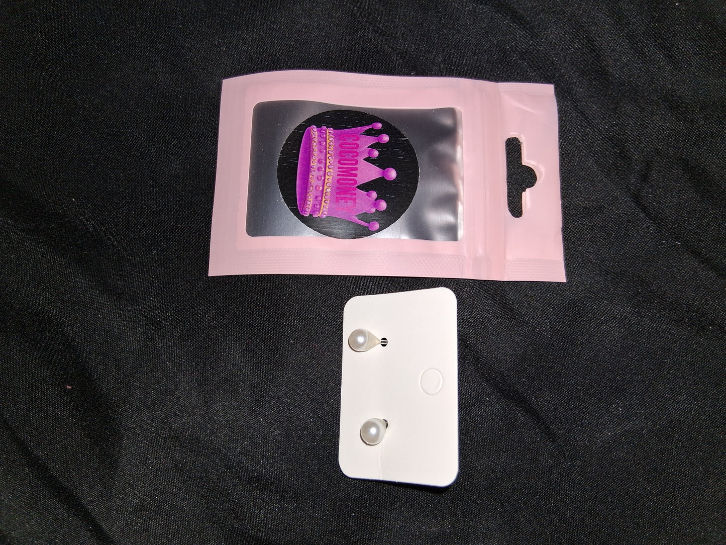 COCOMONEY EARRINGS BEAUTY AND ELEGANCE POSSIBLE MATERIALS PLASTIC RESIN METAL