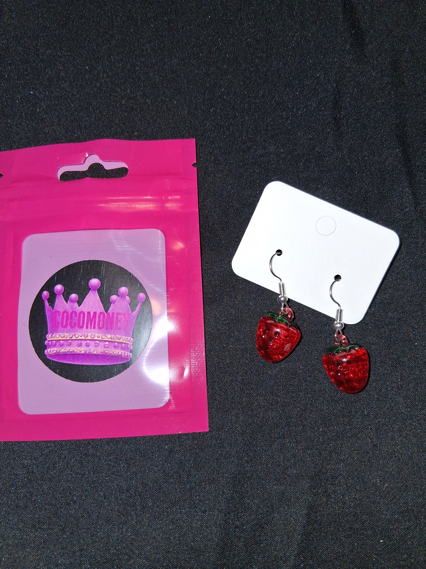 COCOMONEY EARRINGS BEAUTY AND ELEGANCE POSSIBLE MATERIALS PLASTIC RESIN METAL