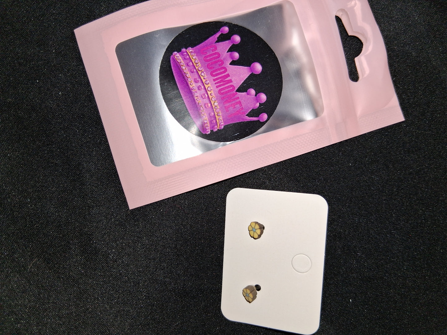 COCOMONEY EARRINGS BEAUTY AND ELEGANCE POSSIBLE MATERIALS PLASTIC RESIN METAL