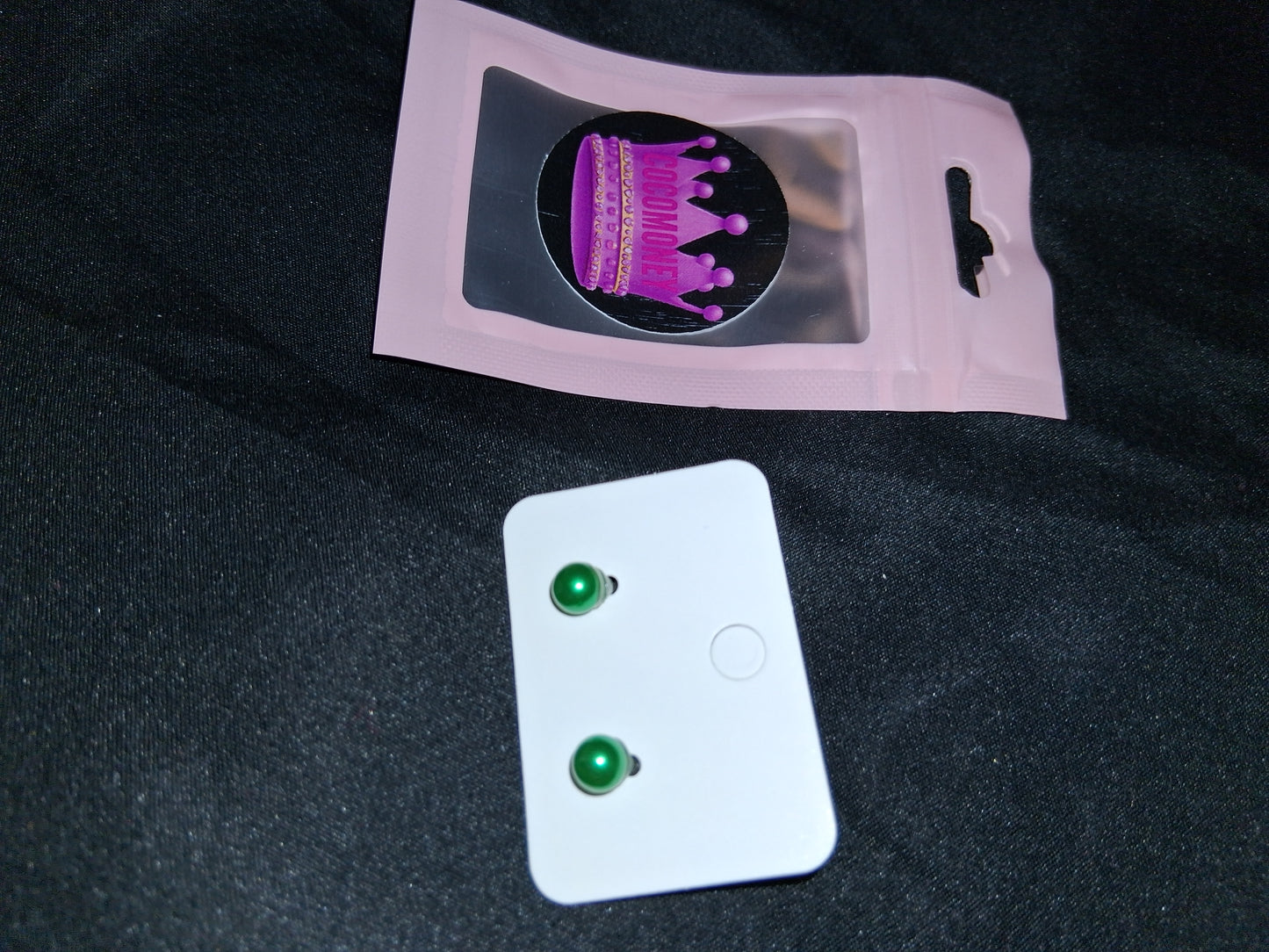 COCOMONEY EARRINGS BEAUTY AND ELEGANCE POSSIBLE MATERIALS PLASTIC RESIN METAL