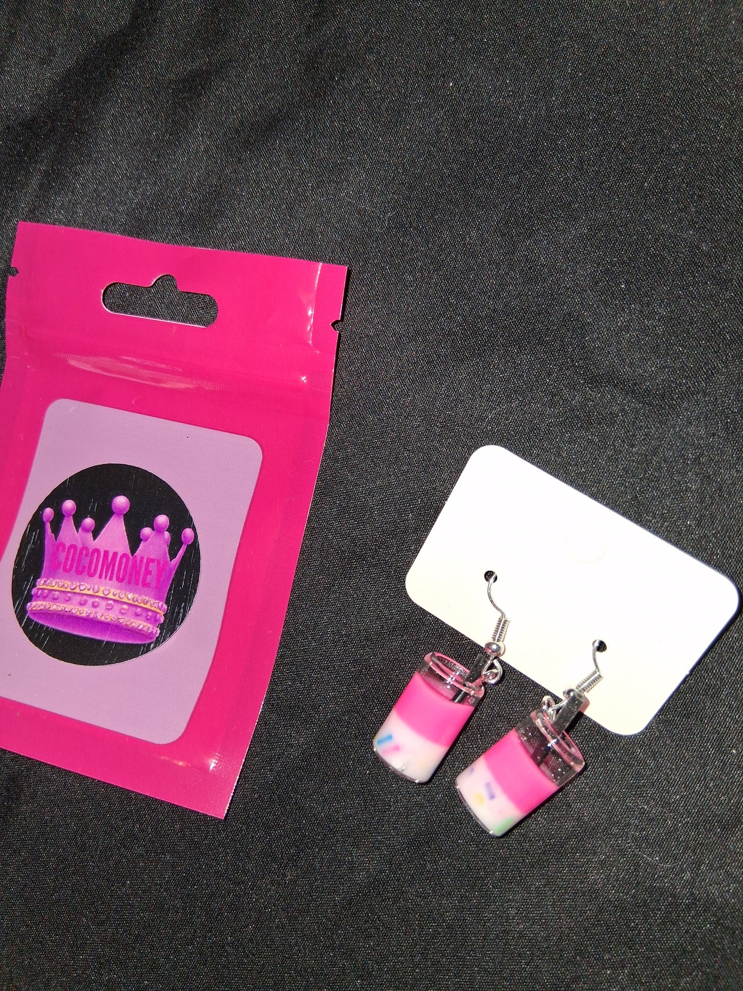 COCOMONEY EARRINGS BEAUTY AND ELEGANCE POSSIBLE MATERIALS PLASTIC RESIN METAL