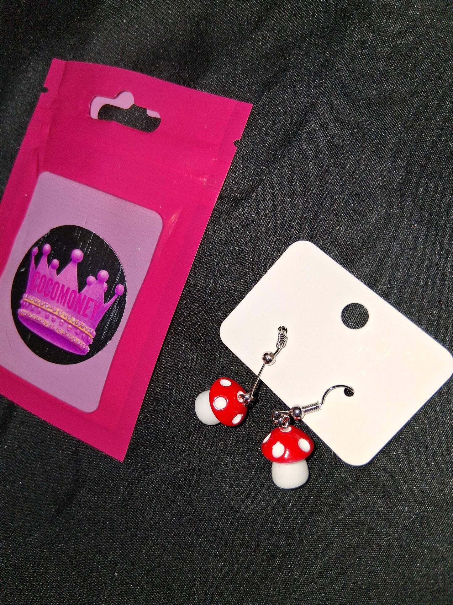 COCOMONEY EARRINGS BEAUTY AND ELEGANCE POSSIBLE MATERIALS PLASTIC RESIN METAL
