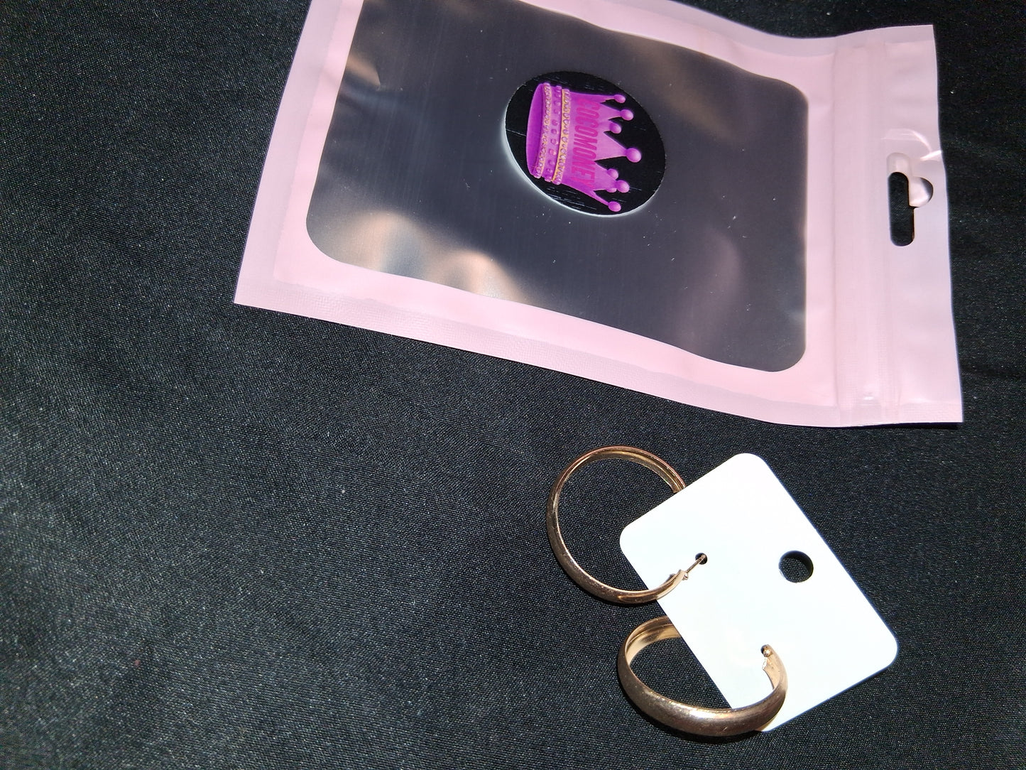 COCOMONEY EARRINGS BEAUTY AND ELEGANCE POSSIBLE MATERIALS PLASTIC RESIN METAL