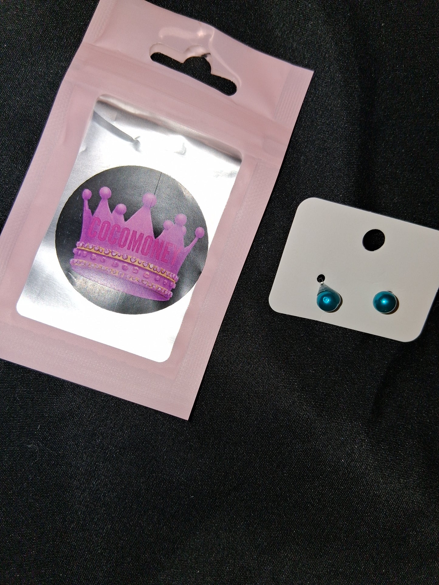 COCOMONEY EARRINGS BEAUTY AND ELEGANCE POSSIBLE MATERIALS PLASTIC RESIN METAL