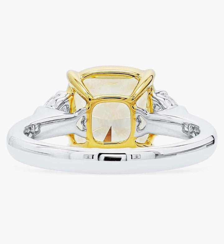 COCOMONEY 18K Yellow Diamond Ring 4.67 Ct Cushion Shaped Fancy Light VS1 18K Gold GIA Report Exquisite Design Elegant Statement Jewelry Present For Women