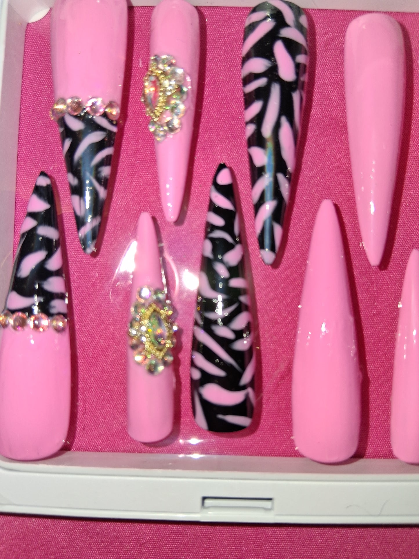 COCOMONEY NAILS CUSTOM 1 OF 1 GLUE ON PRESS ON COMES WITH FREE GIFTS #p25