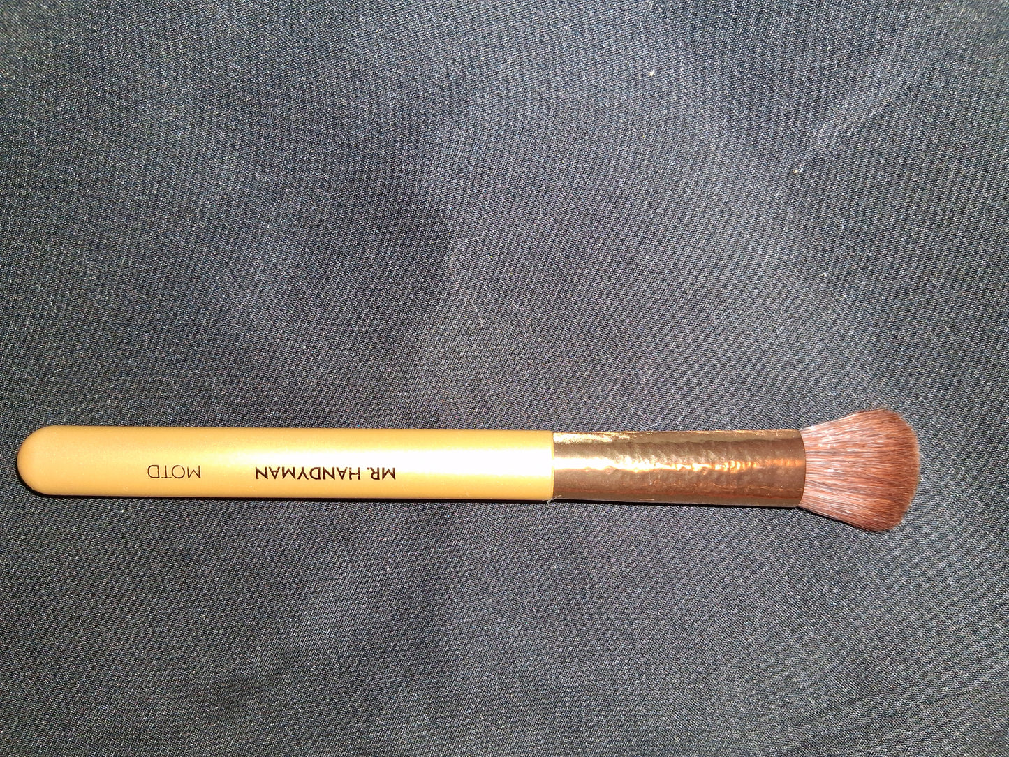 Mr Handyman makeup brush with free gift shader brush