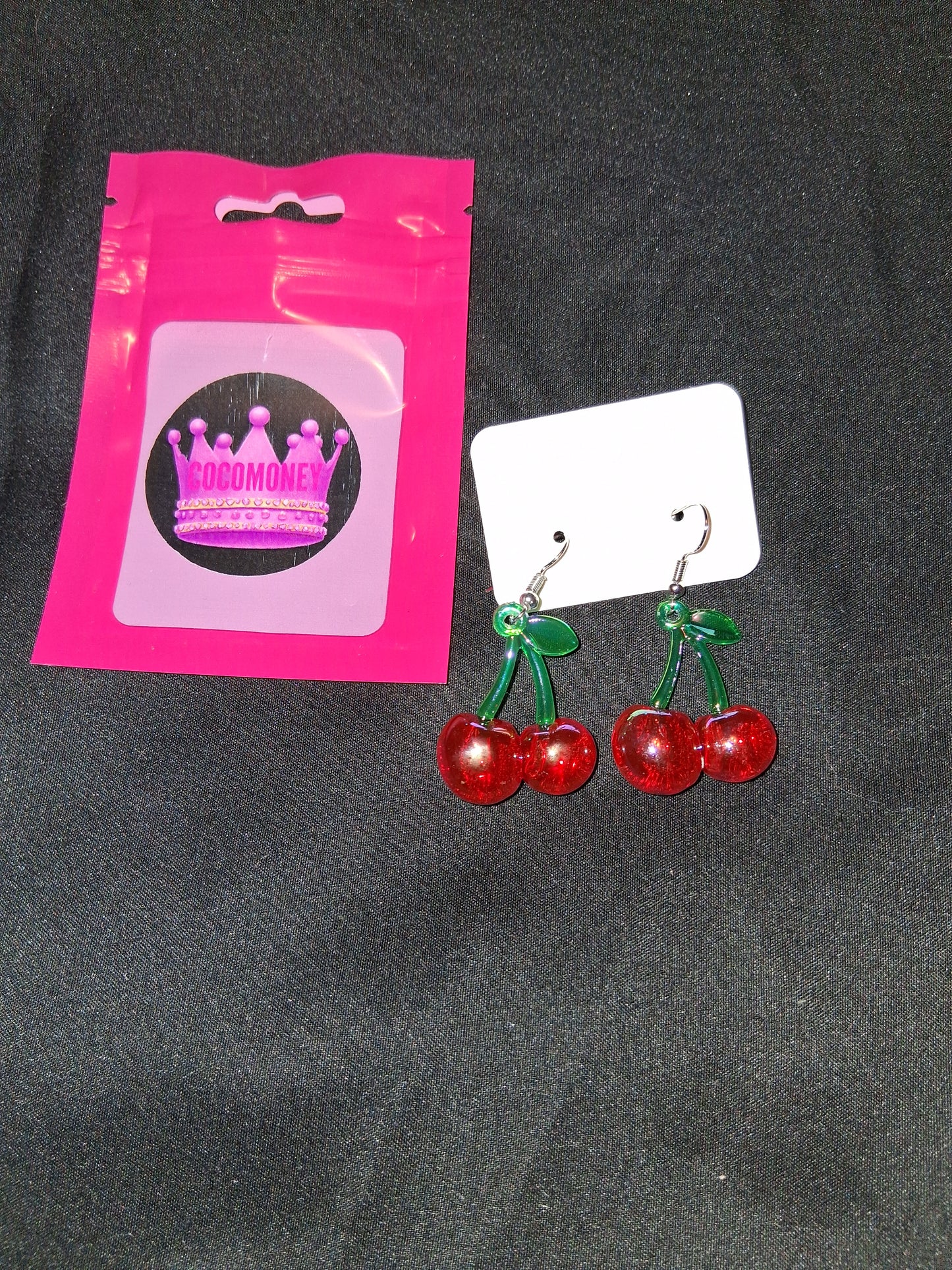 COCOMONEY EARRINGS BEAUTY AND ELEGANCE POSSIBLE MATERIALS PLASTIC RESIN METAL
