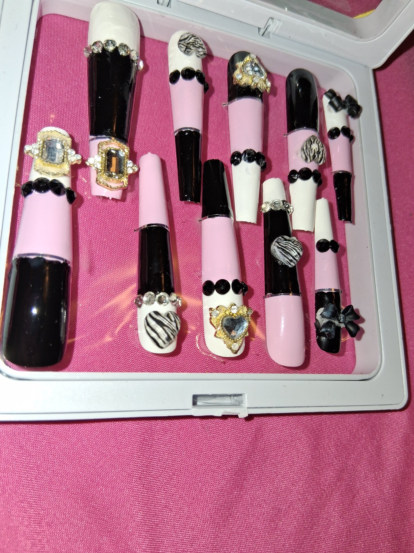 COCOMONEY NAILS CUSTOM 1 OF 1 GLUE ON PRESS ON COMES WITH FREE GIFTS #o16