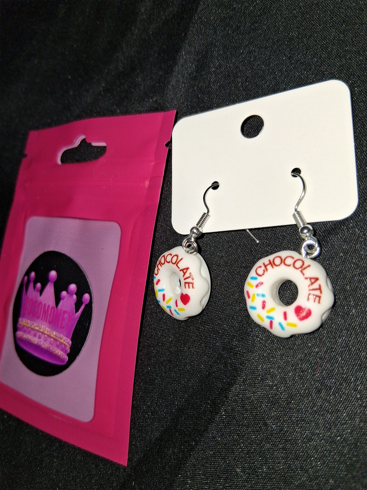 COCOMONEY EARRINGS BEAUTY AND ELEGANCE POSSIBLE MATERIALS PLASTIC RESIN METAL