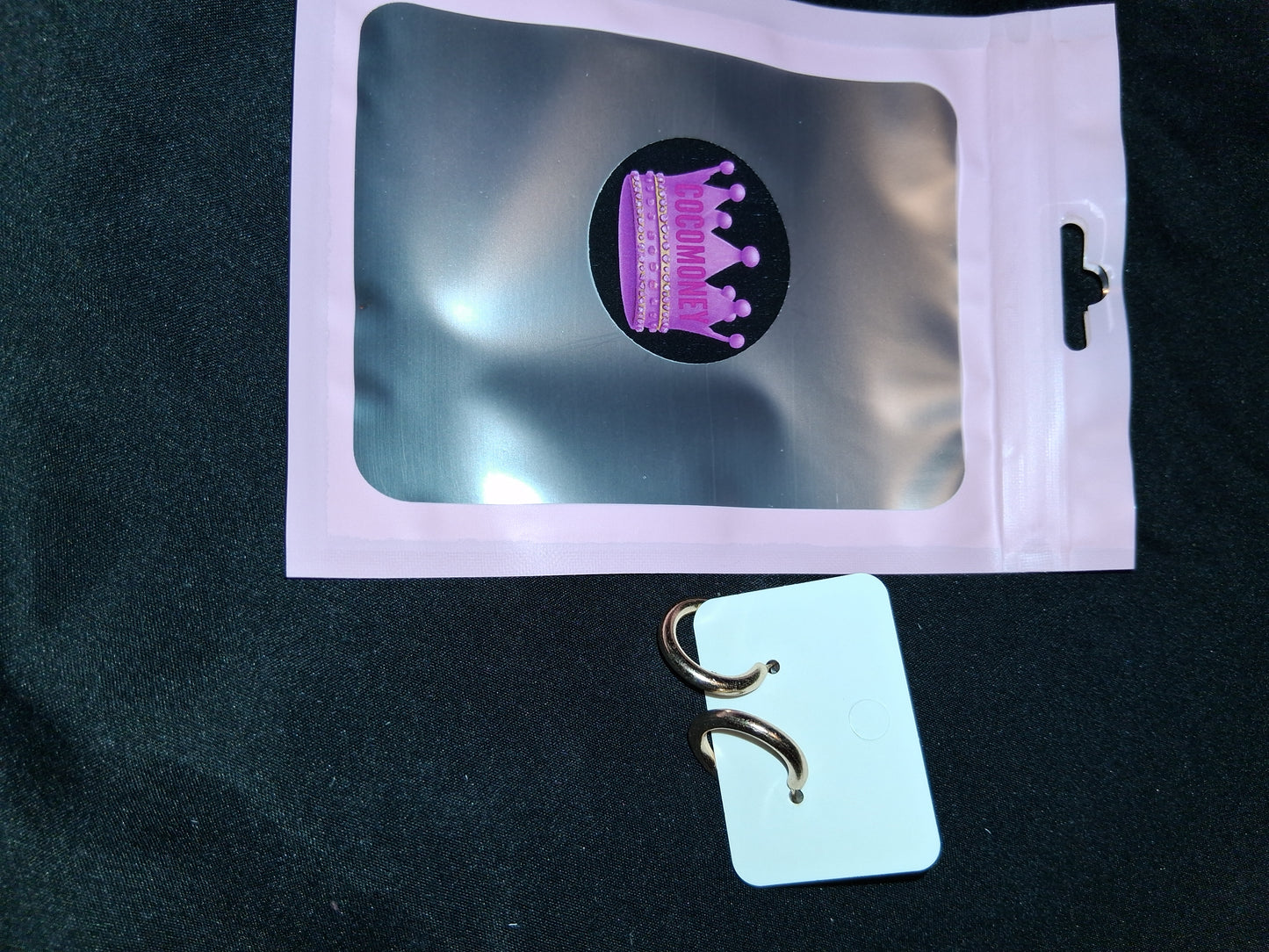 COCOMONEY EARRINGS BEAUTY AND ELEGANCE POSSIBLE MATERIALS PLASTIC RESIN METAL
