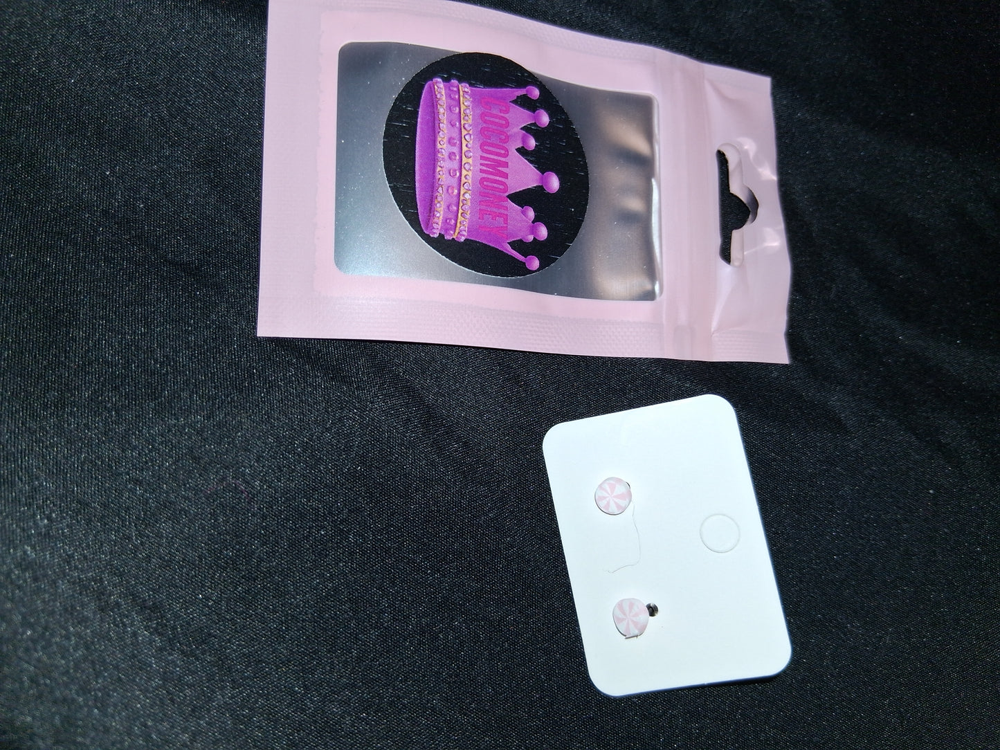 COCOMONEY EARRINGS BEAUTY AND ELEGANCE POSSIBLE MATERIALS PLASTIC RESIN METAL